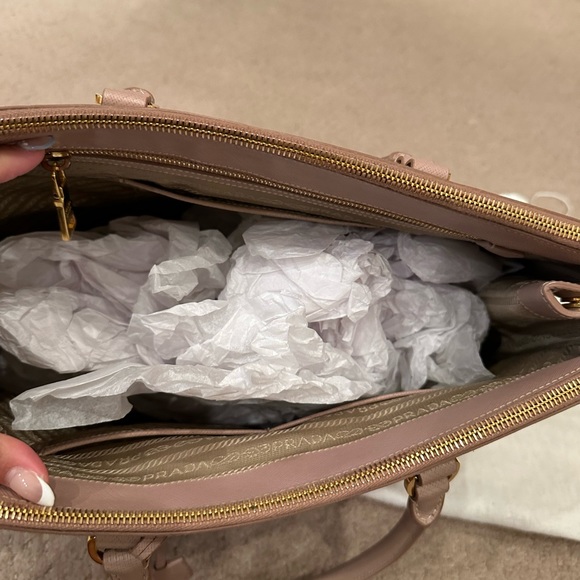 Prada Saffiano Double Zip Large Tote BN1786 - Picture 4 of 4